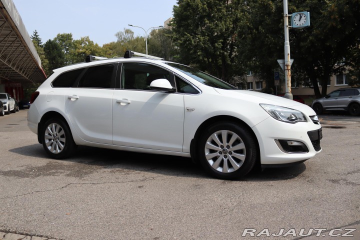 Opel Astra Opel Astra J Sports Toure 2013