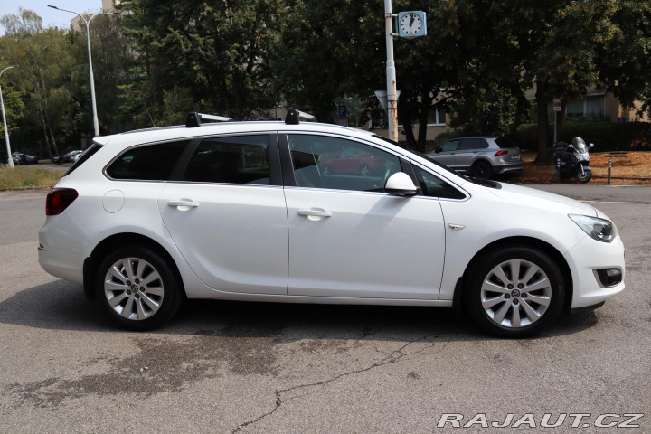 Opel Astra Opel Astra J Sports Toure 2013