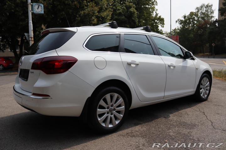 Opel Astra Opel Astra J Sports Toure 2013