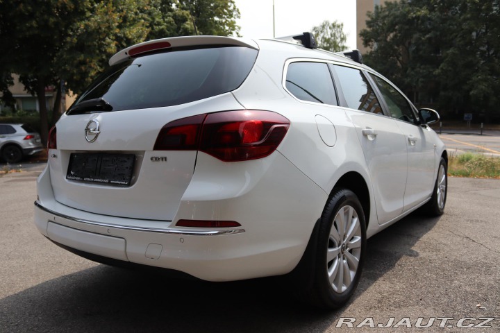 Opel Astra Opel Astra J Sports Toure 2013