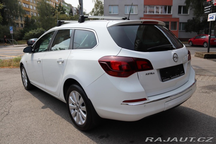 Opel Astra Opel Astra J Sports Toure 2013