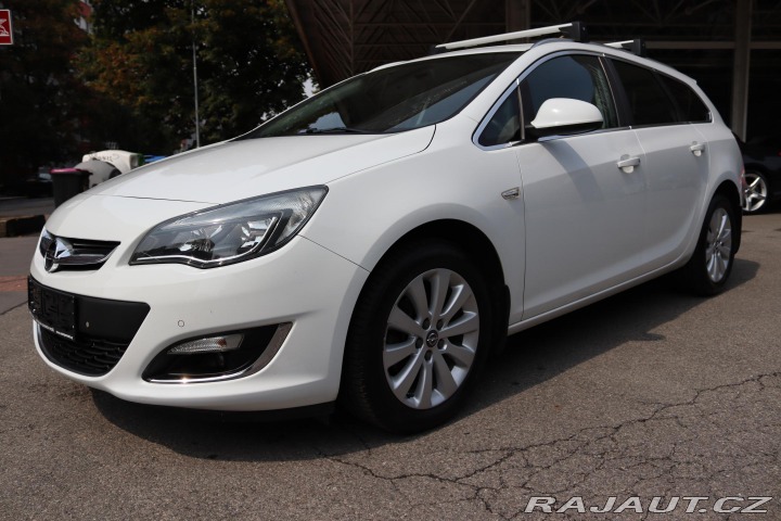 Opel Astra Opel Astra J Sports Toure 2013