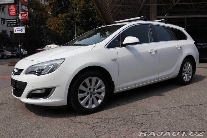 Opel Astra Opel Astra J Sports Toure 2013
