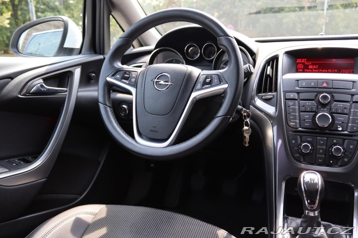 Opel Astra Opel Astra J Sports Toure 2013
