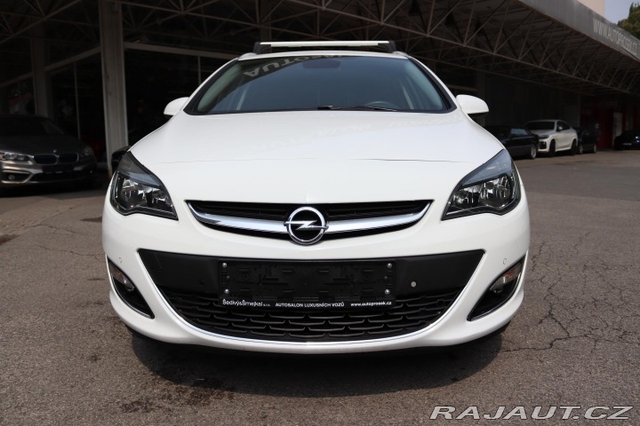 Opel Astra Opel Astra J Sports Toure 2013