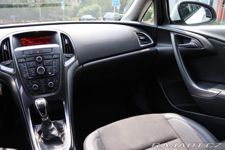 Opel Astra Opel Astra J Sports Toure 2013
