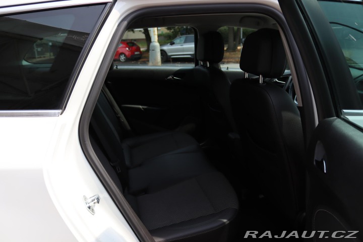 Opel Astra Opel Astra J Sports Toure 2013