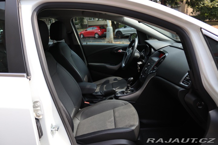 Opel Astra Opel Astra J Sports Toure 2013
