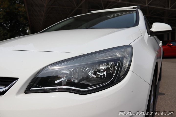 Opel Astra Opel Astra J Sports Toure 2013