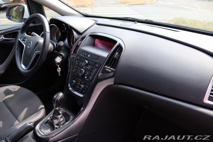 Opel Astra Opel Astra J Sports Toure 2013