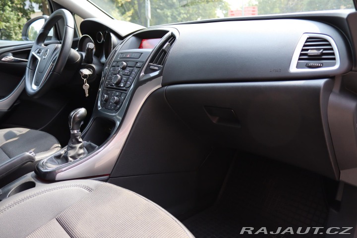 Opel Astra Opel Astra J Sports Toure 2013