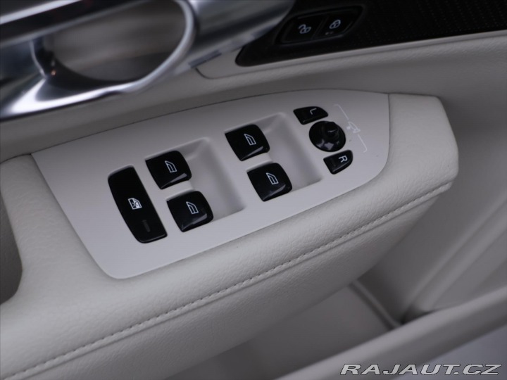 Volvo V90 2,0 D4 140kW Drive-E Mome 2019