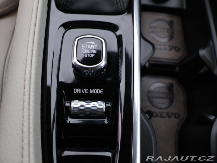 Volvo V90 2,0 D4 140kW Drive-E Mome 2019