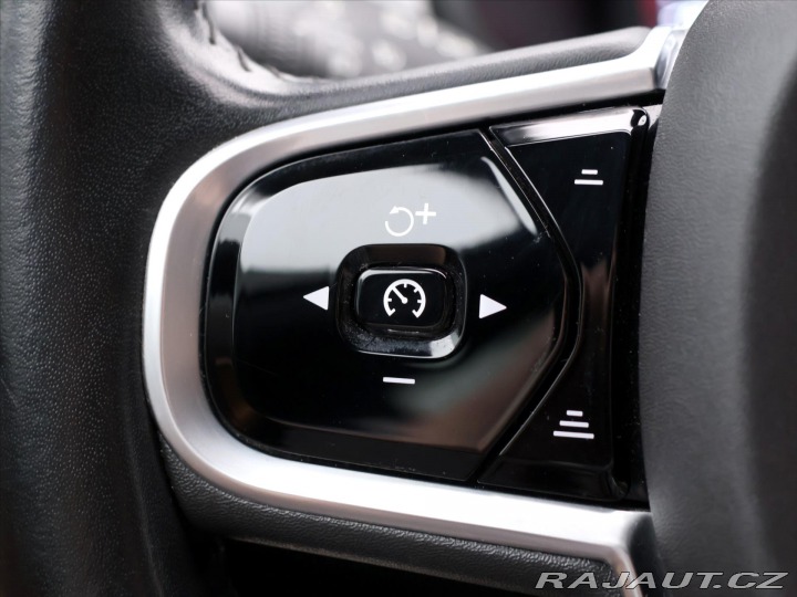Volvo V90 2.0 D3 110kW Momentum LED 2018