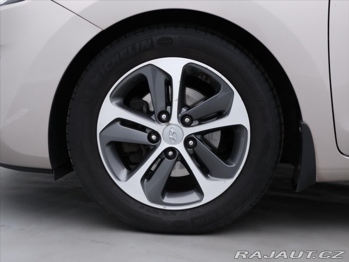 Hyundai i30 1.6 GDI 99kW CZ Trikolor 2016