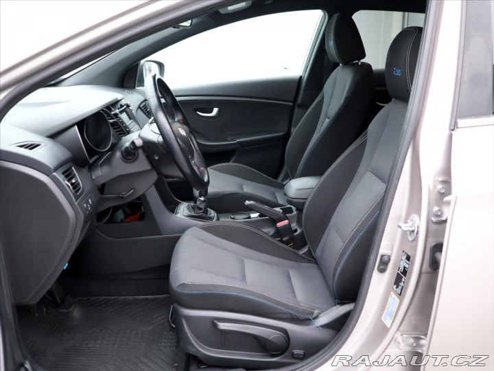 Hyundai i30 1.6 GDI 99kW CZ Trikolor 2016