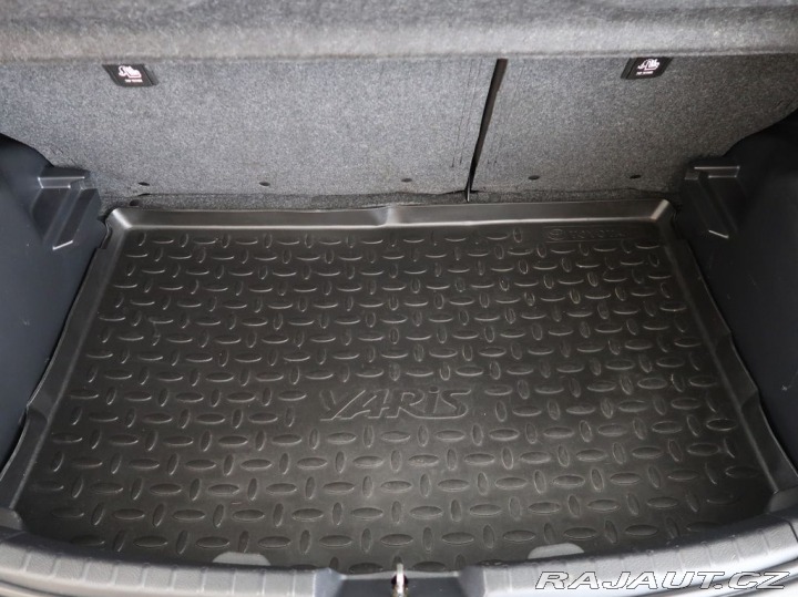 Toyota Yaris 1.5,Hybrid,Selection,CZ,1 2017