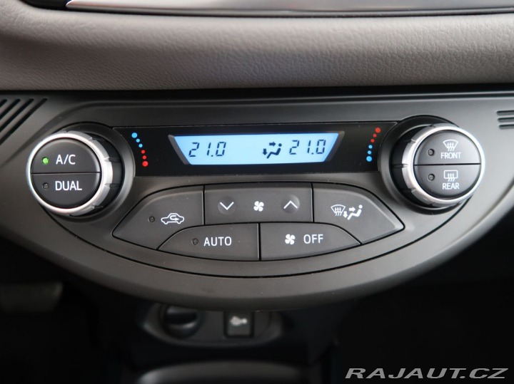 Toyota Yaris 1.5,Hybrid,Selection,CZ,1 2017