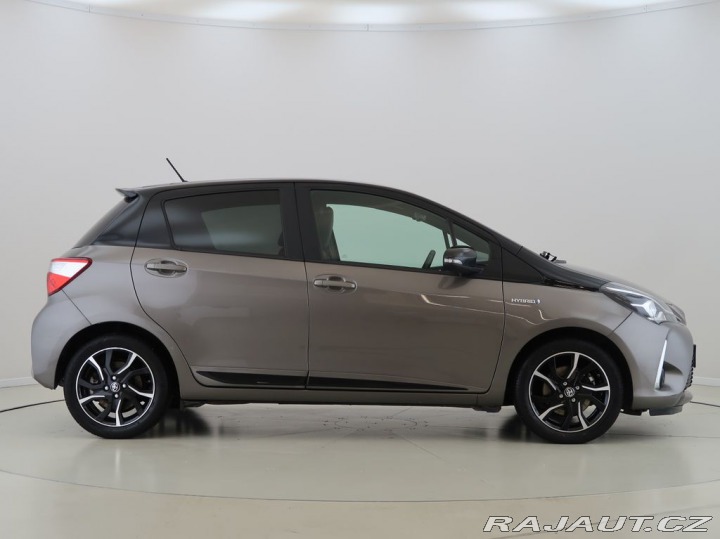 Toyota Yaris 1.5,Hybrid,Selection,CZ,1 2017