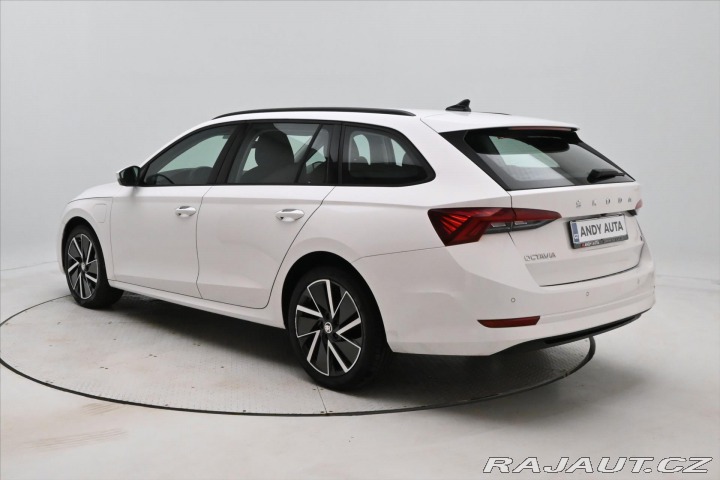 Škoda Octavia 1,4 TSI iV 110 kW DSG Amb 2022