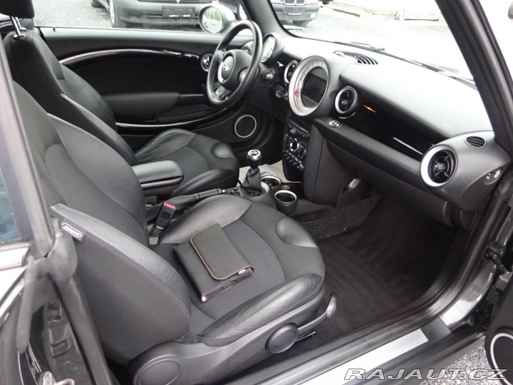 Mini Cooper S 1.6 135kW KABRIO KŮŽE 2012