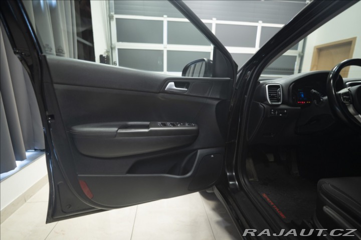 Kia Sportage 1,6 CRDi NAVI KAMERA VÝHŘ 2021