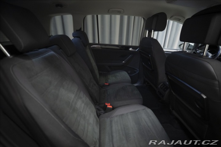 Volkswagen Touran 2,0 TDI MASÁŽ KAMERA VÝHŘ 2015