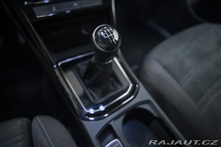 Volkswagen Touran 2,0 TDI MASÁŽ KAMERA VÝHŘ 2015