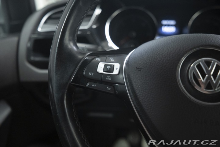 Volkswagen Touran 2,0 TDI MASÁŽ KAMERA VÝHŘ 2015