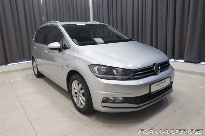 Volkswagen Touran 2,0 TDI MASÁŽ KAMERA VÝHŘ 2015