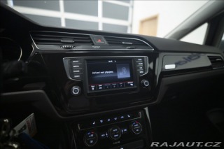 Volkswagen Touran 2,0 TDI MASÁŽ KAMERA VÝHŘ 2015