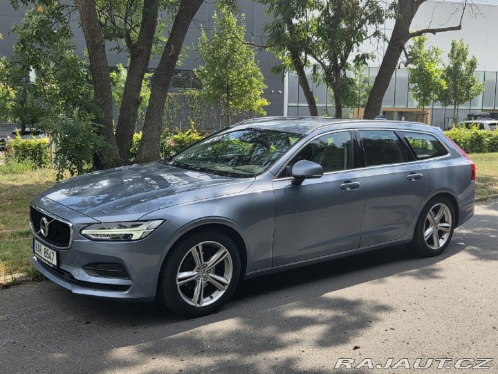 Volvo V90 D4 Momentum, nájezd 140ti 2017