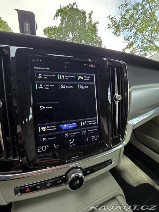Volvo V90 D4 Momentum, nájezd 140ti 2017