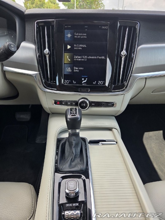Volvo V90 D4 Momentum, nájezd 140ti 2017