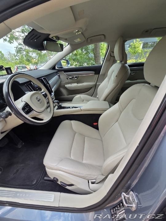 Volvo V90 D4 Momentum, nájezd 140ti 2017