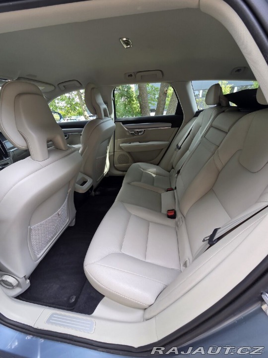 Volvo V90 D4 Momentum, nájezd 140ti 2017