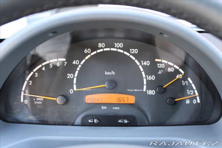 Mercedes-Benz Sprinter 208 CDi 9Míst/Tažné 2003