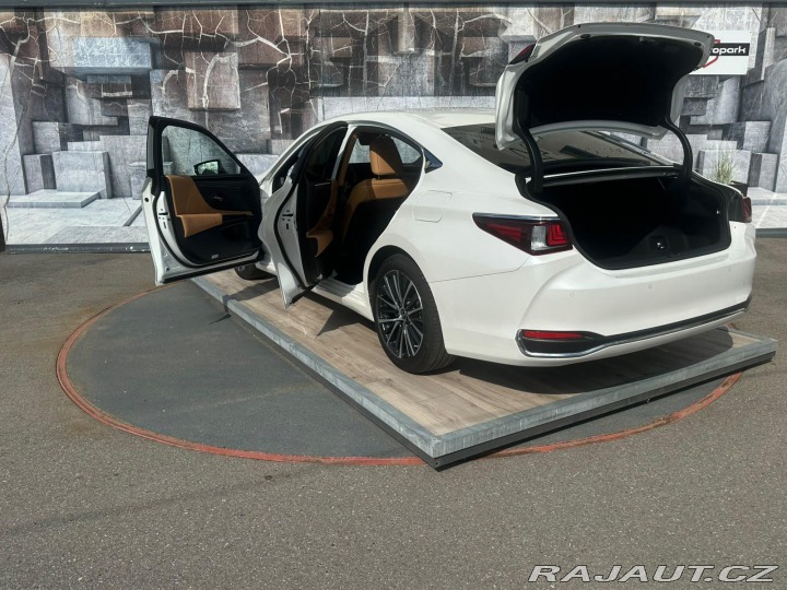 Lexus Ostatní modely ES 300h 2.5HEV,131KW, BUSINESS ED 2024