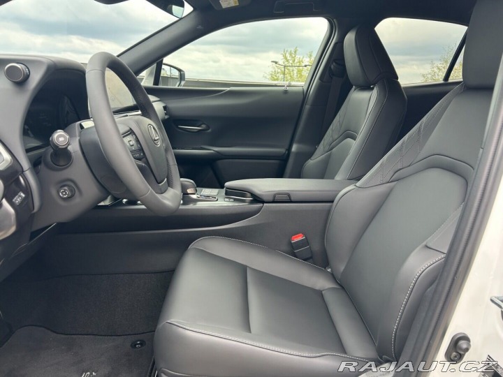 Lexus Ostatní modely UX 300h 300h 2.0L HEV F SPORT DES 1800