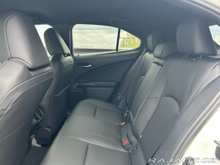 Lexus Ostatní modely UX 300h 300h 2.0L HEV F SPORT DES 1800