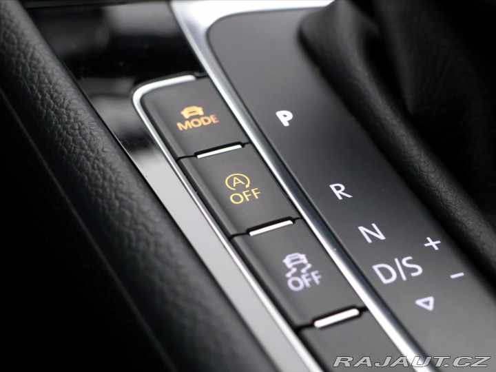 Volkswagen Golf 2,0 TSI R 221kW DSG 4M 1. 2015
