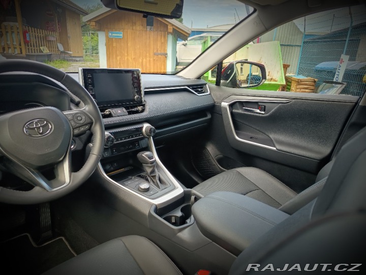 Toyota RAV4 2,5HSD e-CVT AWD ČR 1 maj 2020