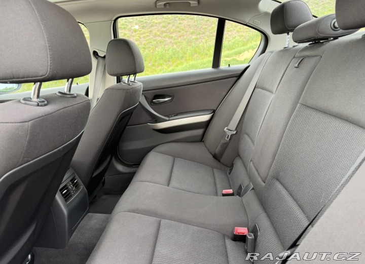 BMW 3 320i 2009