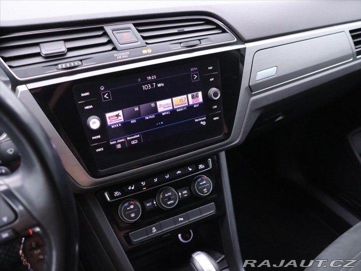 Volkswagen Touran 2,0 TDI 110kW DSG LED 1.M 2019