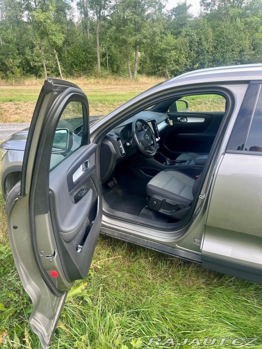 Volvo XC40 2,0 B4 AWD benzin 2021