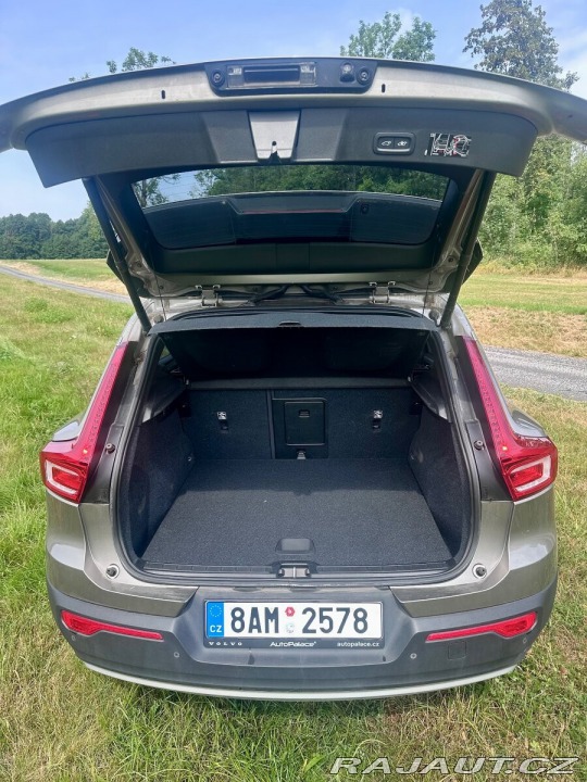 Volvo XC40 2,0 B4 AWD benzin 2021