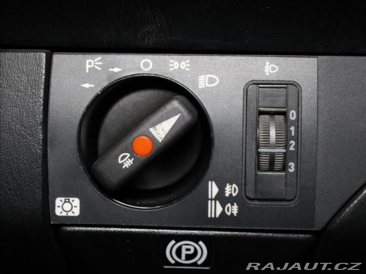 Mercedes-Benz E 2,3 230 97kW 4AT 171tkm. 1987