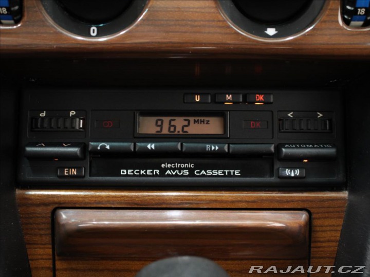 Mercedes-Benz E 2,3 230 97kW 4AT 171tkm. 1987