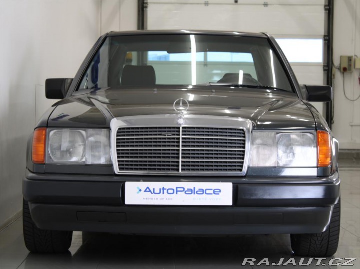 Mercedes-Benz E 2,3 230 97kW 4AT 171tkm. 1987