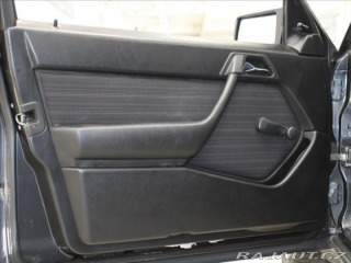 Mercedes-Benz E 2,3 230 97kW 4AT 171tkm. 1987